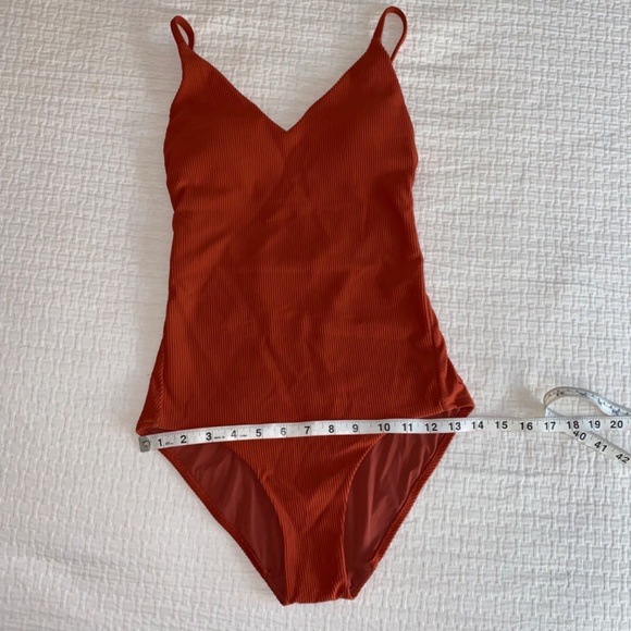 Lululemon Woman’s One Piece Swimsuit, Small, Color Cayenne - Picture 5 of 16